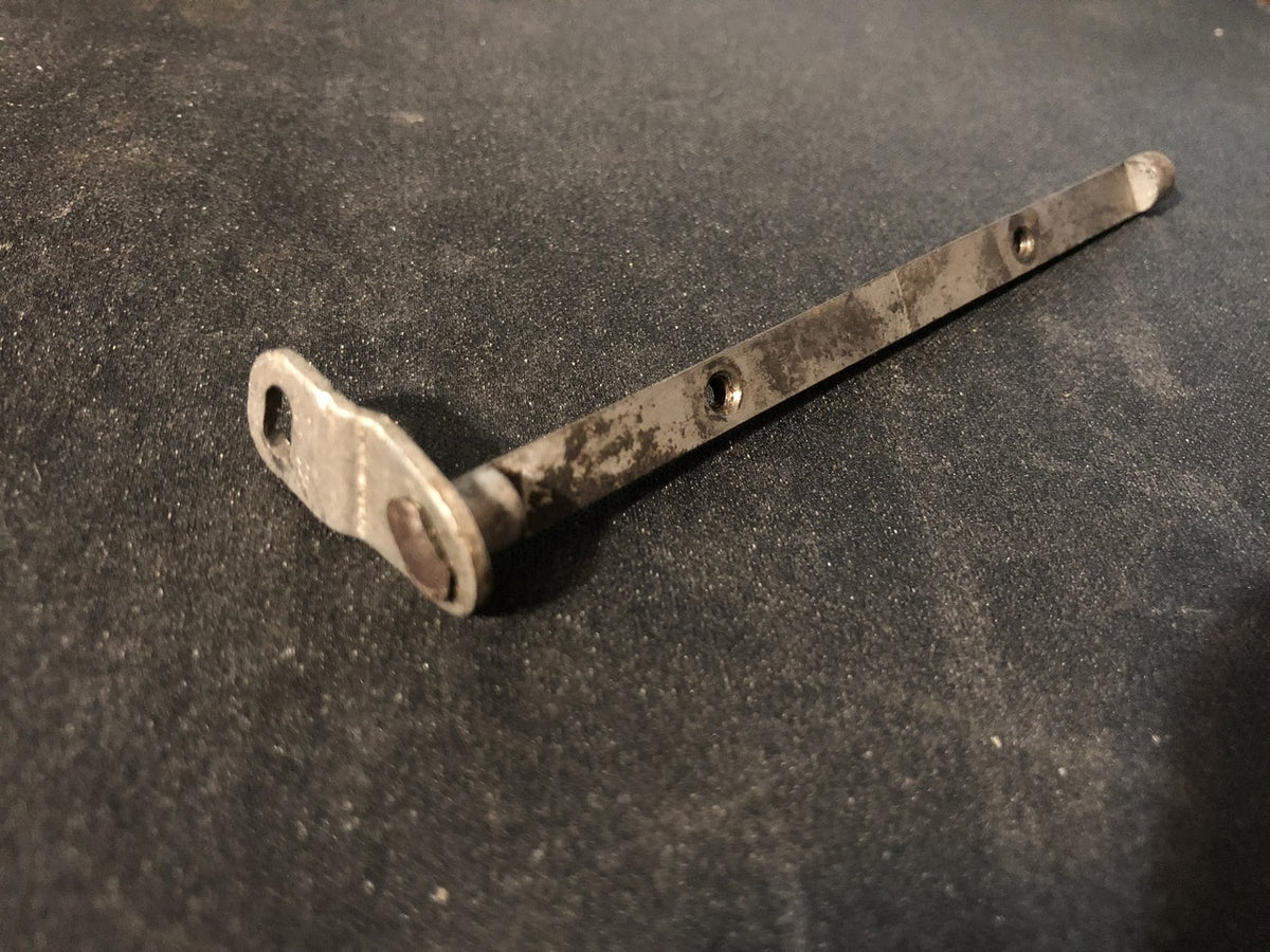 Primary Choke Shaft 31232 Used Early style narrow holes