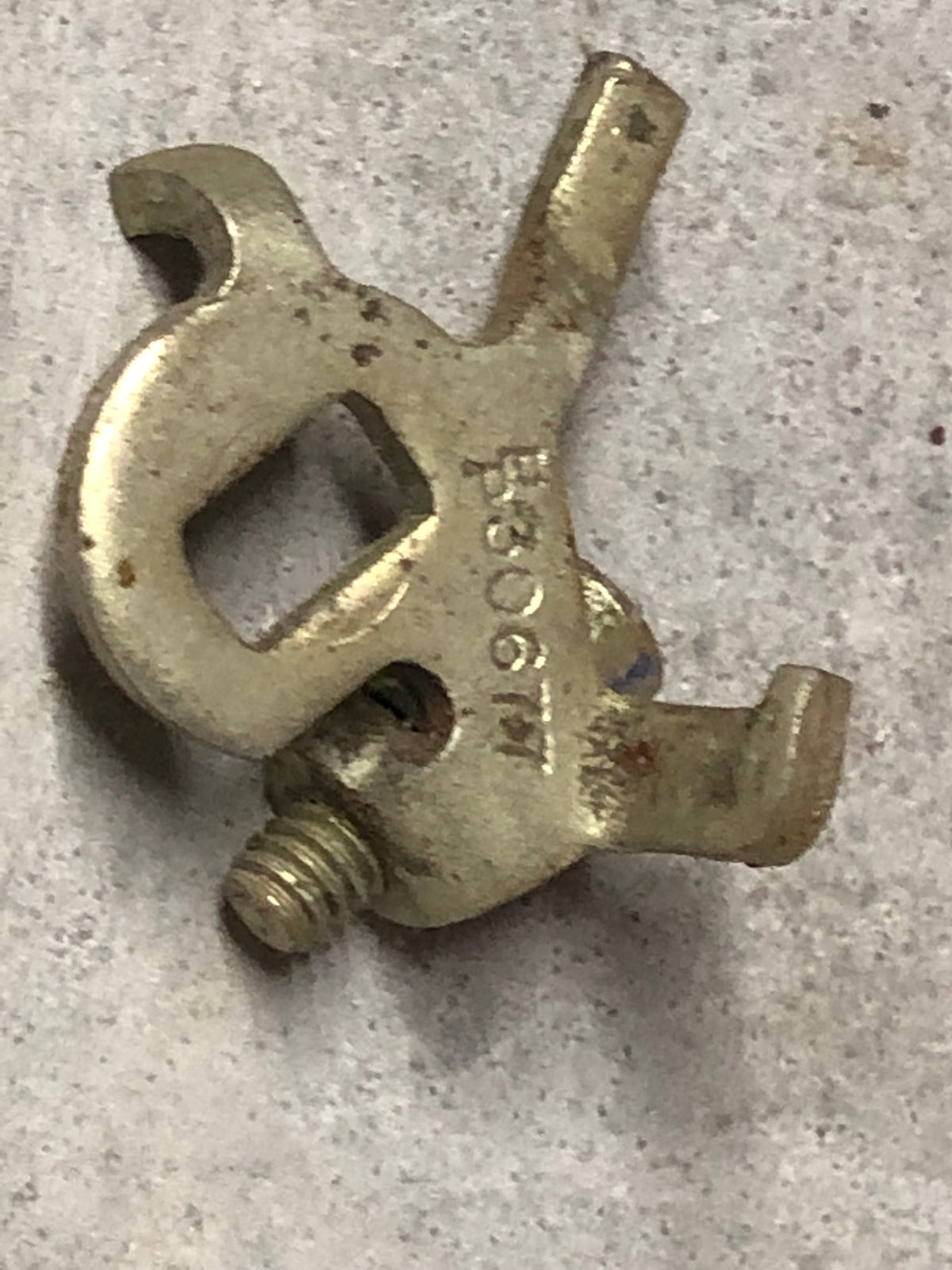 Fast idle speed adjuster screw.  30677